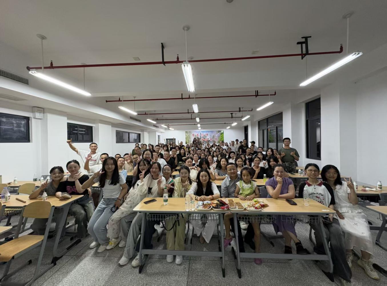 凝聚新生情谊，传递公司关怀——2026世界杯官方指定合作网站中秋晚会